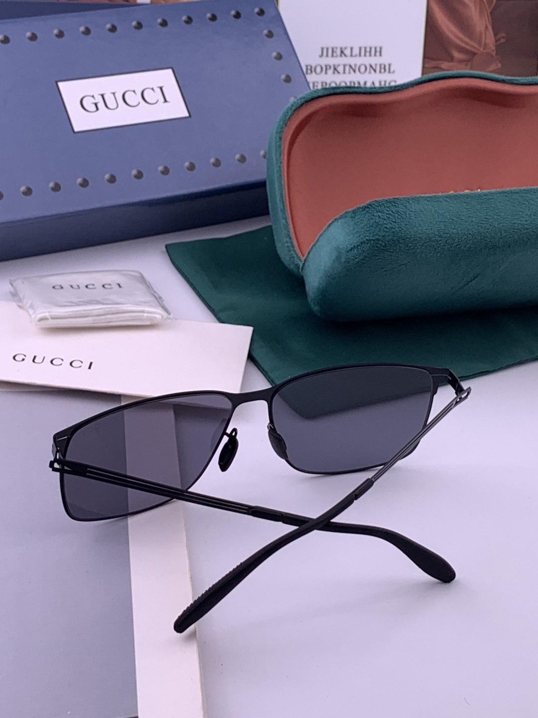 ♦️ GUCCI 新款男女情侣款太阳镜iP电镀永不褪色 超轻超有弹性整幅眼镜无螺丝重要的是压不坏 高清尼