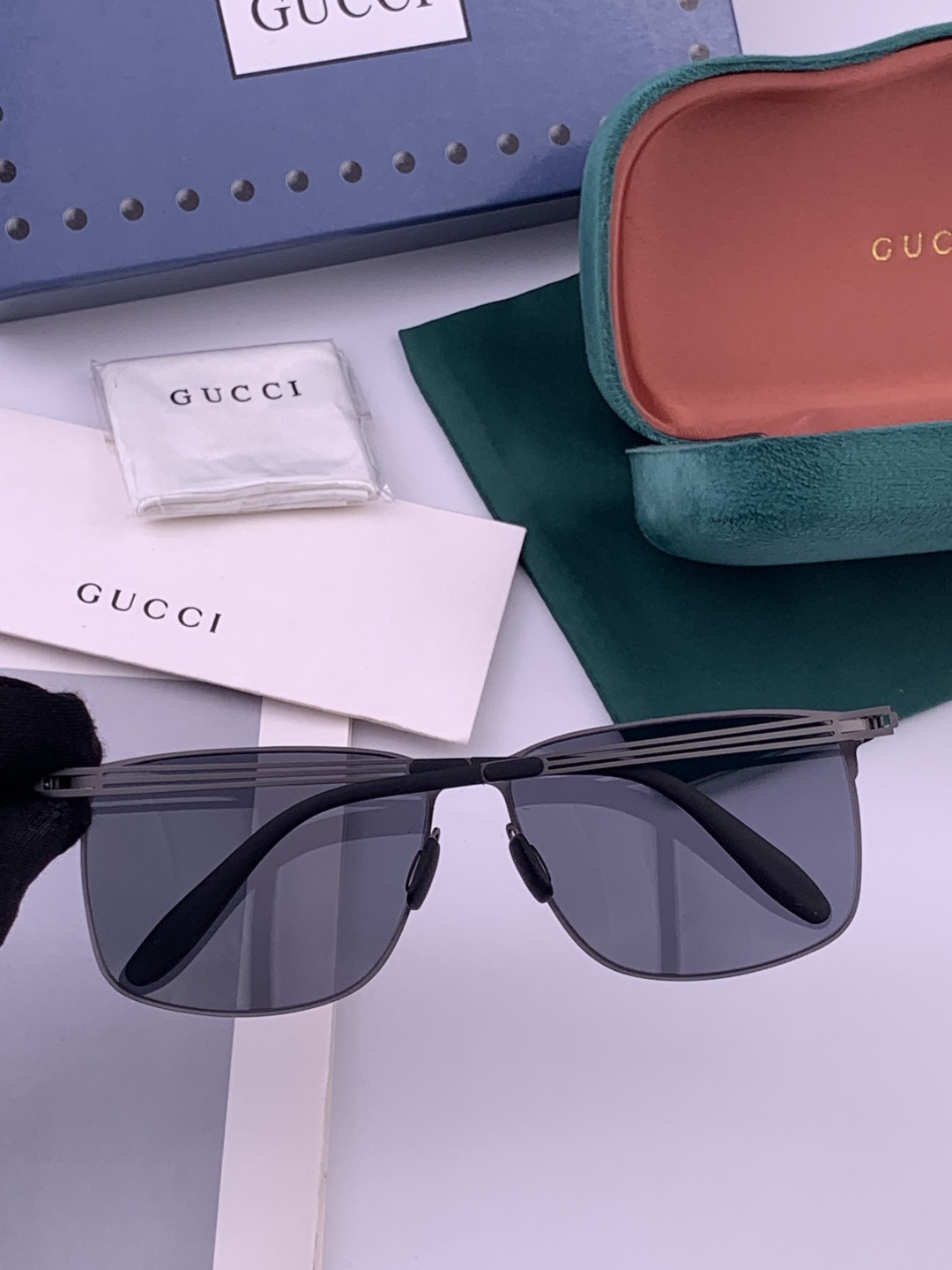 ♦️ GUCCI 新款男女情侣款太阳镜iP电镀永不褪色 超轻超有弹性整幅眼镜无螺丝重要的是压不坏 高清尼