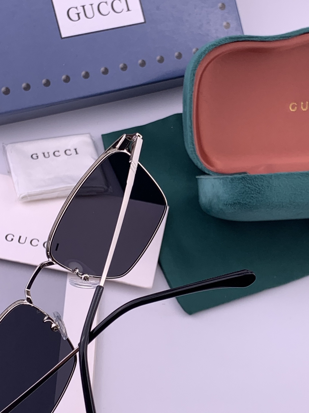 Gucci 🔥  高品质男女款墨镜   👍 进口宝丽来偏光镜片  🔥蛤蟆镜 开车钓鱼都可 🔥百搭显瘦墨镜