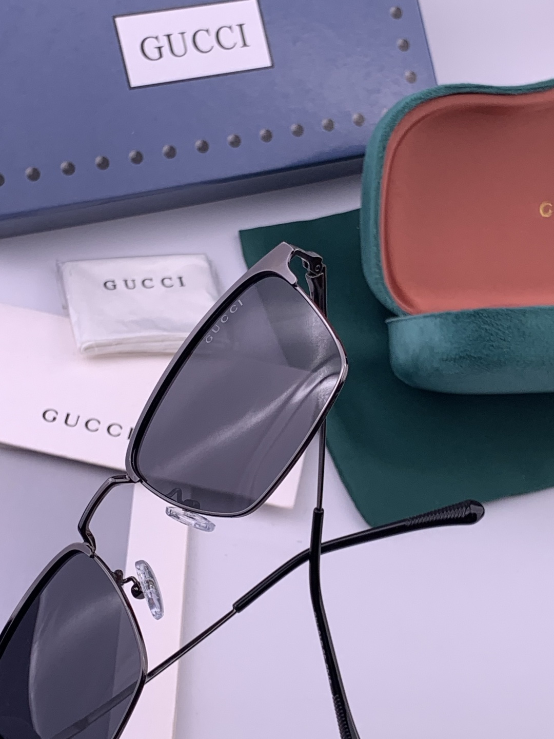 Gucci 🔥  高品质男女款墨镜   👍 进口宝丽来偏光镜片  🔥蛤蟆镜 开车钓鱼都可 🔥百搭显瘦墨镜