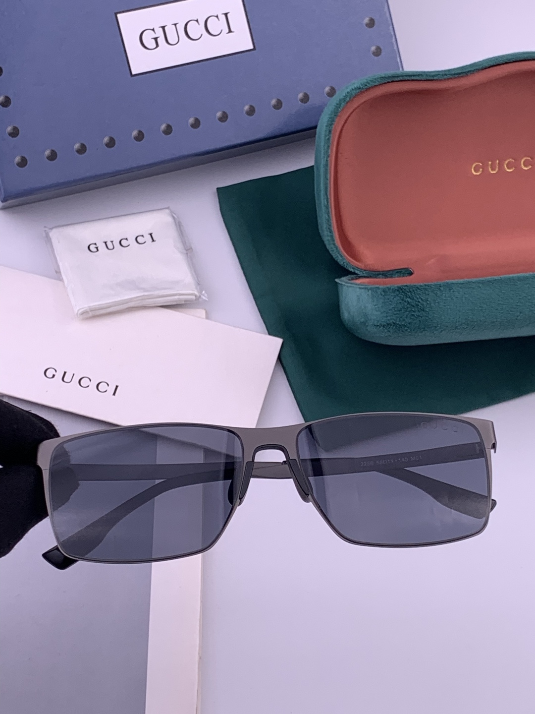 GUCCI 男款炫彩飞行员偏光太阳镜 ❤️材质：高清尼龙加厚卡槽高清偏光镜片 🌹无边框镜架💕颜👍型号：G