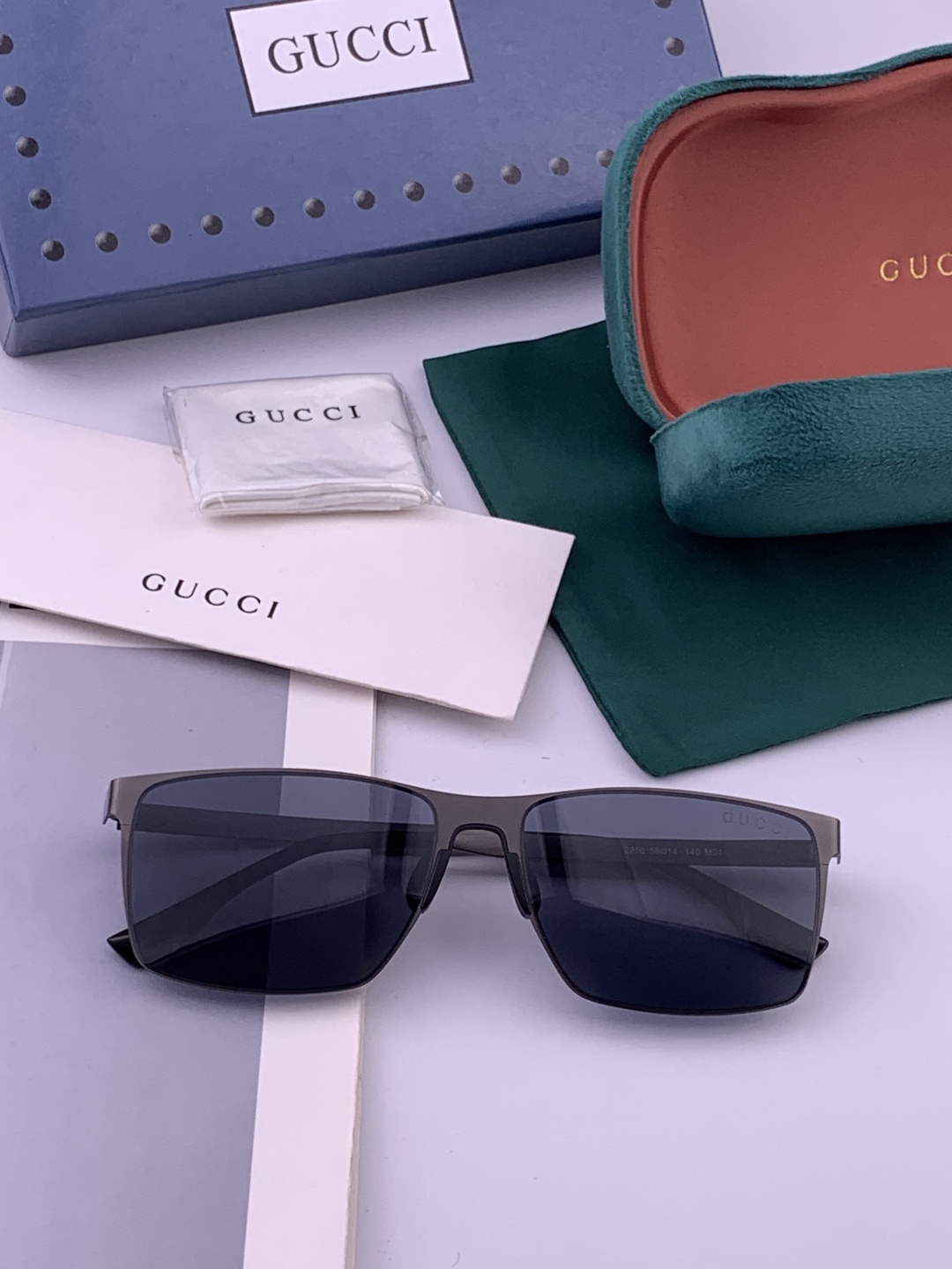 GUCCI 男款炫彩飞行员偏光太阳镜 ❤️材质：高清尼龙加厚卡槽高清偏光镜片 🌹无边框镜架💕颜👍型号：G