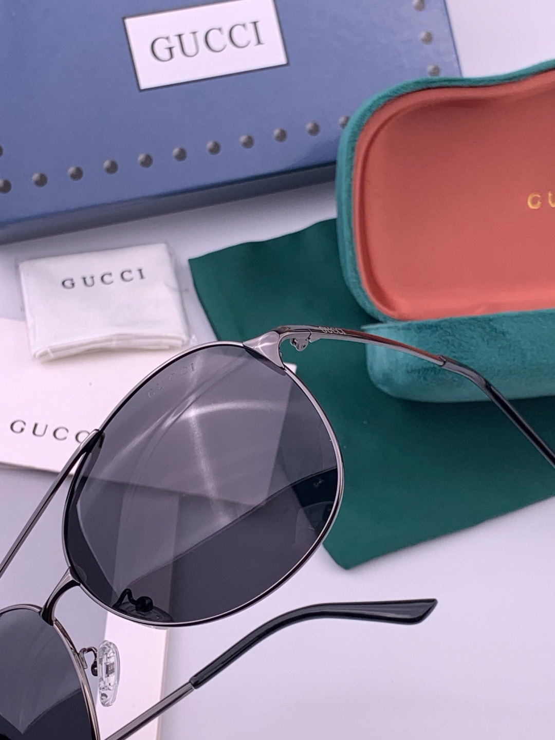 Gucci 🔥  高品质男女款墨镜   👍 进口宝丽来偏光镜片  🔥蛤蟆镜 开车钓鱼都可 🔥百搭显瘦墨镜
