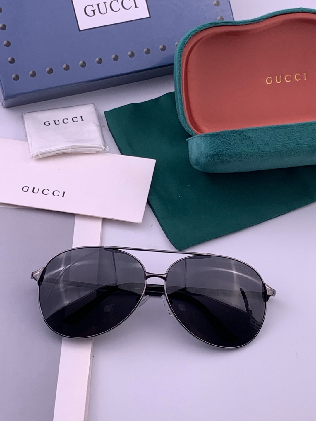 Gucci 🔥  高品质男女款墨镜   👍 进口宝丽来偏光镜片  🔥蛤蟆镜 开车钓鱼都可 🔥百搭显瘦墨镜