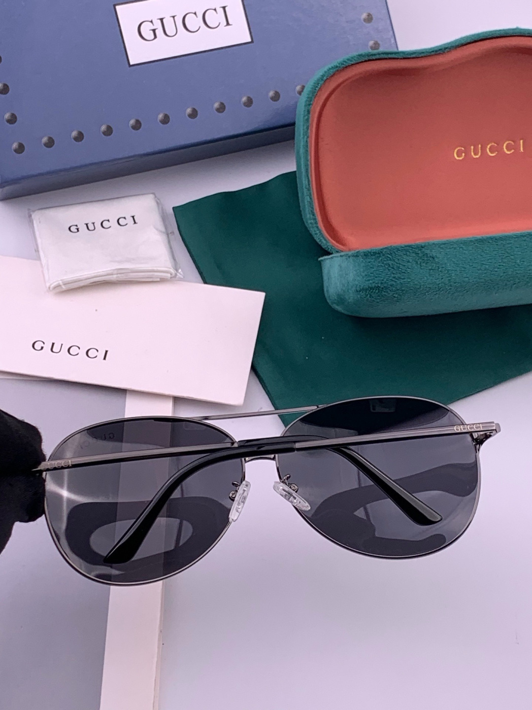 Gucci 🔥  高品质男女款墨镜   👍 进口宝丽来偏光镜片  🔥蛤蟆镜 开车钓鱼都可 🔥百搭显瘦墨镜