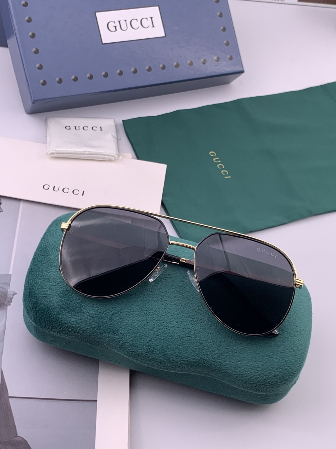 GUCCI 男款炫彩飞行员偏光太阳镜 ❤️材质：高清尼龙加厚卡槽高清偏光镜片 🌹无边框镜架💕颜👍型号：G