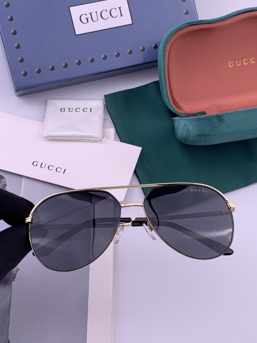 GUCCI 男款炫彩飞行员偏光太阳镜 ❤️材质：高清尼龙加厚卡槽高清偏光镜片 🌹无边框镜架💕颜👍型号：G