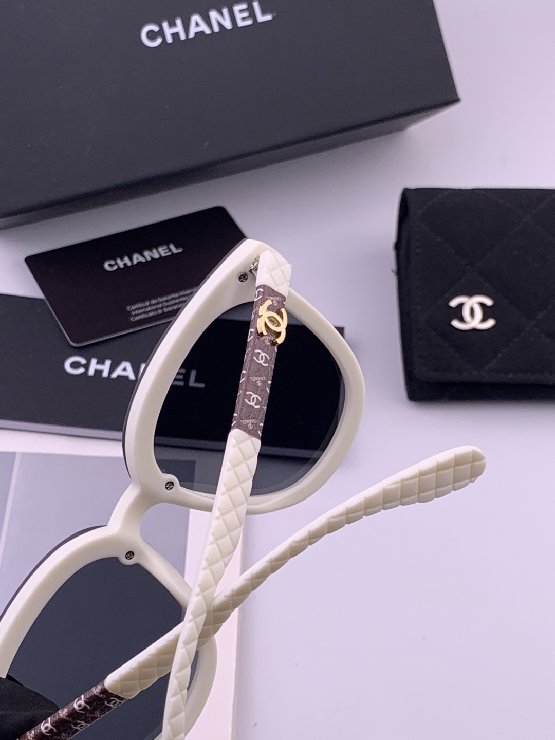 Chanel大框太阳镜墨镜  经典的方框设计，不挑脸型，无论搭配大衣还是连衣裙都非常显气质偏光镜片预防紫