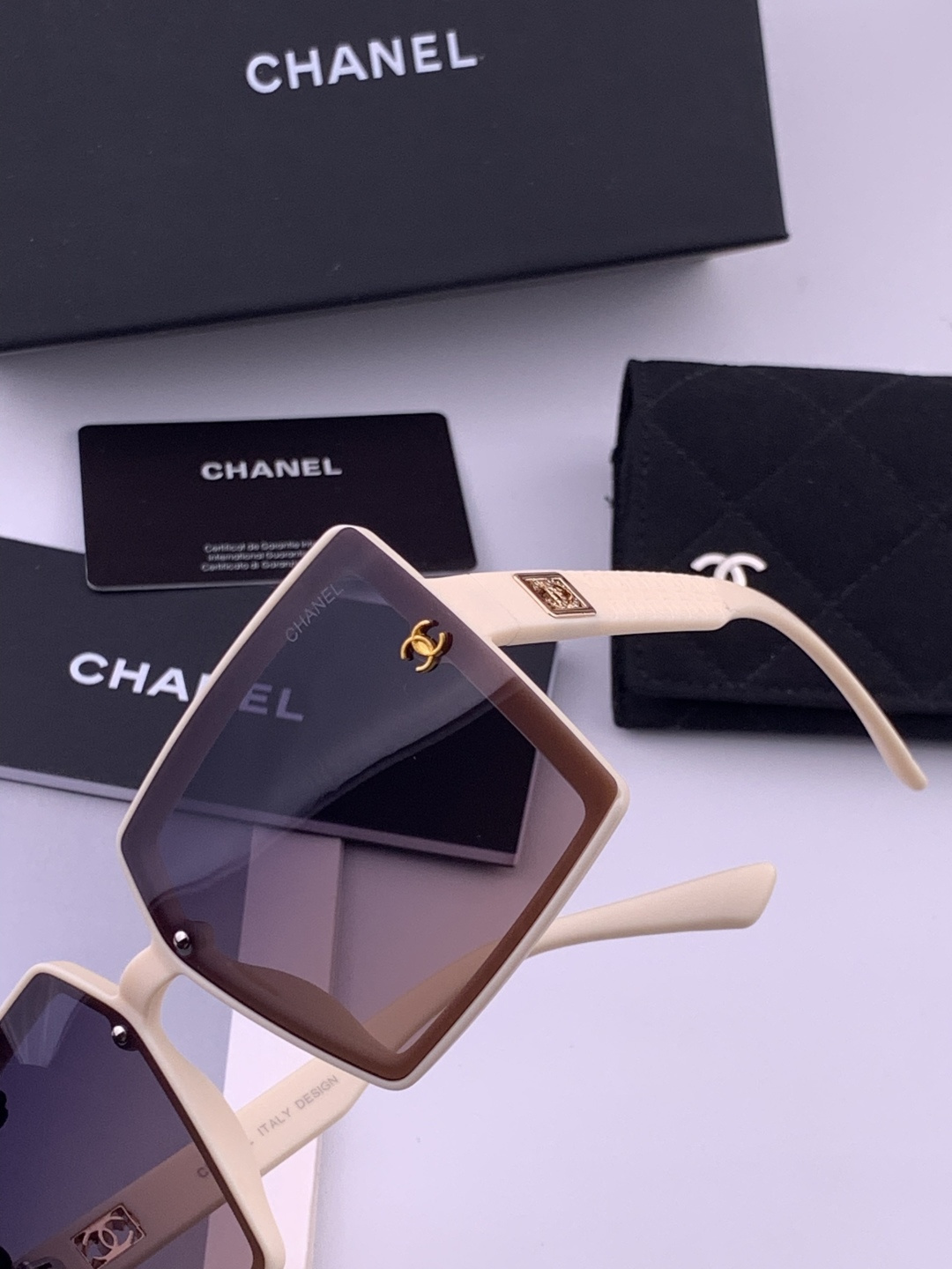 【CHANEL】香奈儿 新款潮流爆款 时尚方框太阳镜 佩戴舒适 网红潮款墨镜  女士高清加厚偏光太阳镜🕶