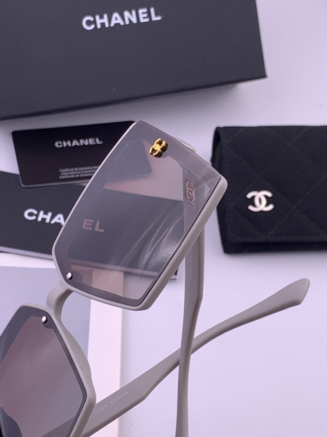 【CHANEL】香奈儿 新款潮流爆款 时尚方框太阳镜 佩戴舒适 网红潮款墨镜  女士高清加厚偏光太阳镜🕶