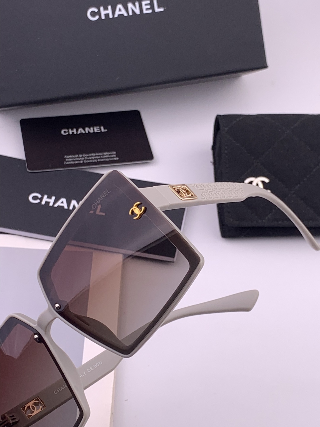 【CHANEL】香奈儿 新款潮流爆款 时尚方框太阳镜 佩戴舒适 网红潮款墨镜  女士高清加厚偏光太阳镜🕶