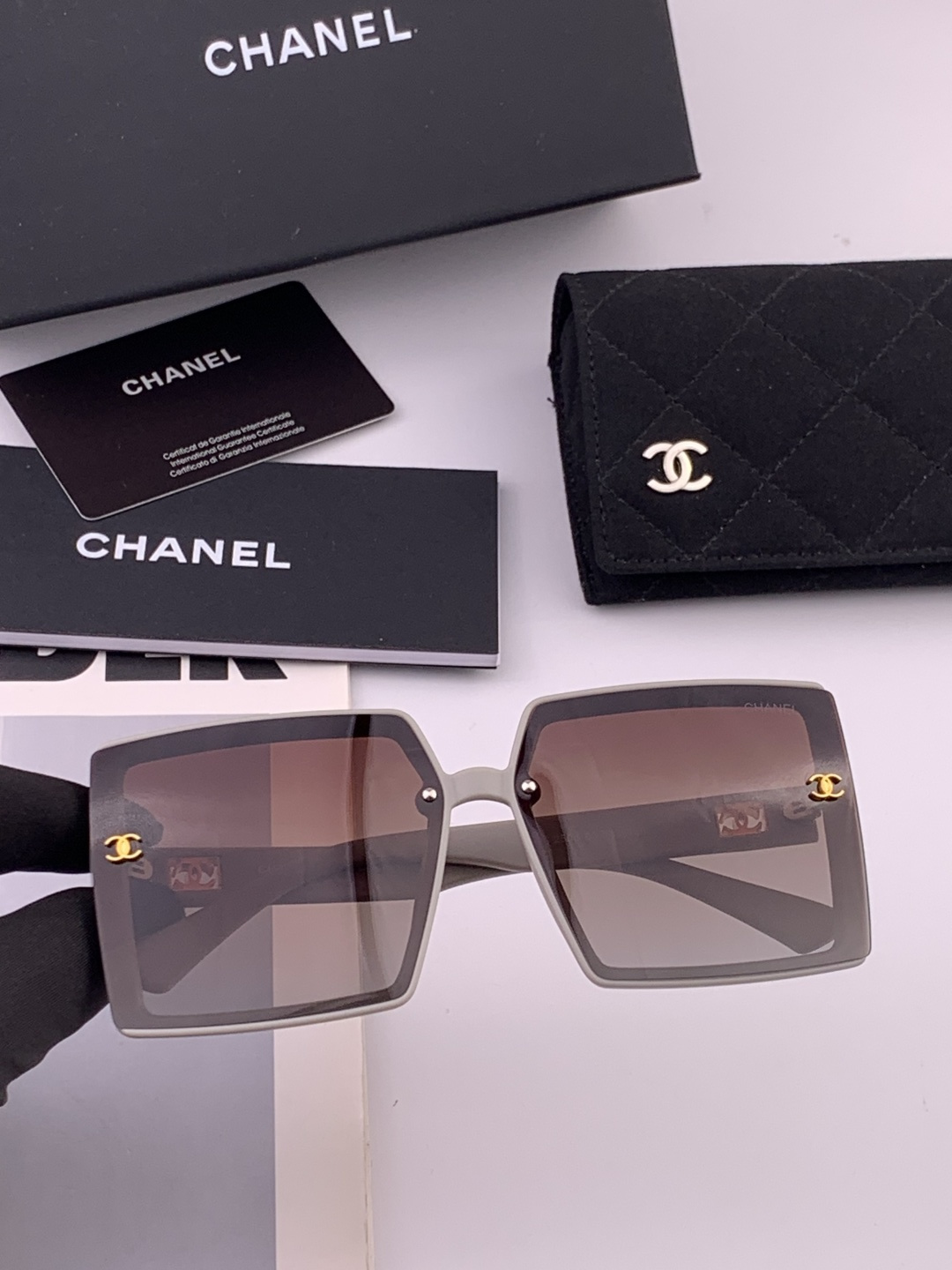 【CHANEL】香奈儿 新款潮流爆款 时尚方框太阳镜 佩戴舒适 网红潮款墨镜  女士高清加厚偏光太阳镜🕶