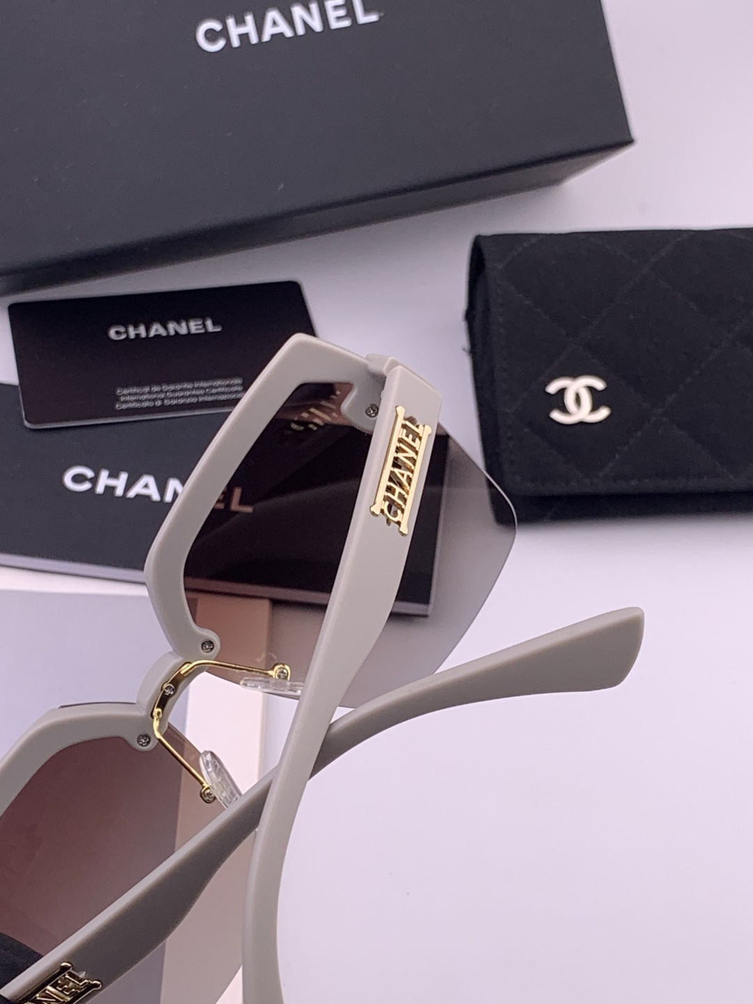 【CHANEL】香奈儿 新款潮流爆款 时尚方框太阳镜 佩戴舒适 网红潮款墨镜  女士高清加厚偏光太阳镜🕶