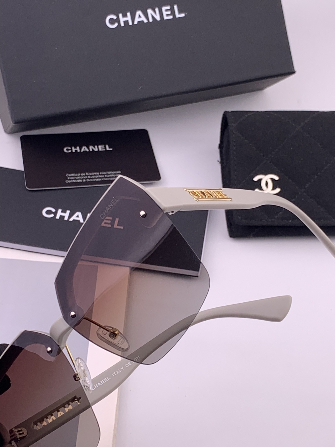 【CHANEL】香奈儿 新款潮流爆款 时尚方框太阳镜 佩戴舒适 网红潮款墨镜  女士高清加厚偏光太阳镜🕶