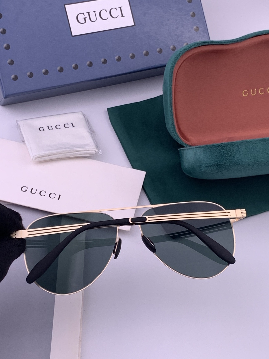 ♦️ GUCCI新款男女情侣款太阳镜多边形墨镜iP电镀永不褪色 超轻超有弹性整幅眼镜无螺丝重要的是压不坏