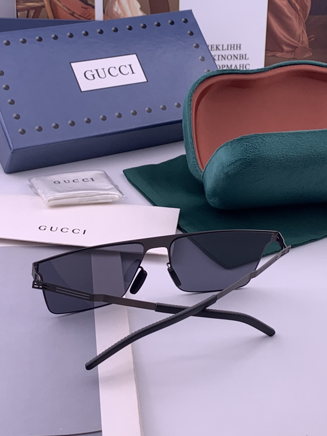 ♦️ GUCCI 新款男女情侣款太阳镜多边形墨镜iP电镀永不褪色 超轻超有弹性整幅眼镜无螺丝重要的是压不