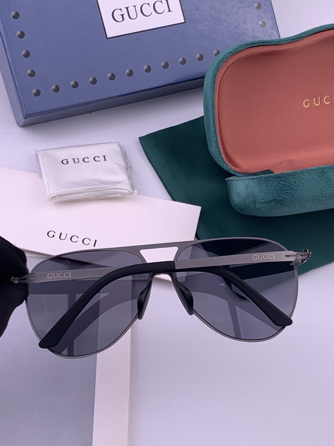 ♦️ GUCCI 新款男女情侣款太阳镜多边形墨镜iP电镀永不褪色 超轻超有弹性整幅眼镜无螺丝重要的是压不
