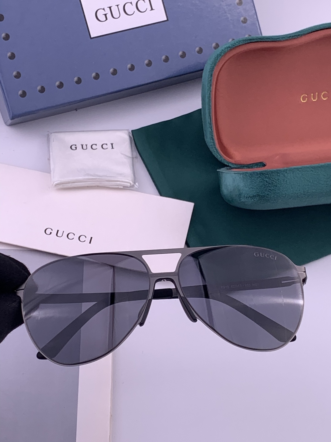 ♦️ GUCCI 新款男女情侣款太阳镜多边形墨镜iP电镀永不褪色 超轻超有弹性整幅眼镜无螺丝重要的是压不