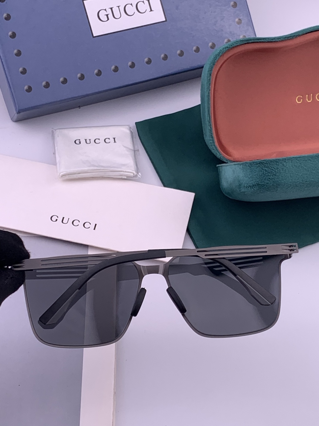 GUCCI 男款炫彩飞行员偏光太阳镜 ❤️材质：高清尼龙加厚卡槽高清偏光镜片 🌹无边框镜架💕颜👍型号：G