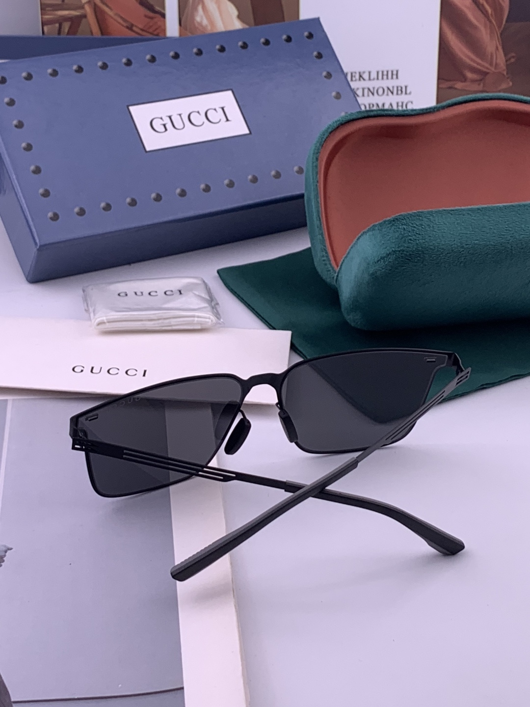 GUCCI 男款炫彩飞行员偏光太阳镜 ❤️材质：高清尼龙加厚卡槽高清偏光镜片 🌹无边框镜架💕颜👍型号：G