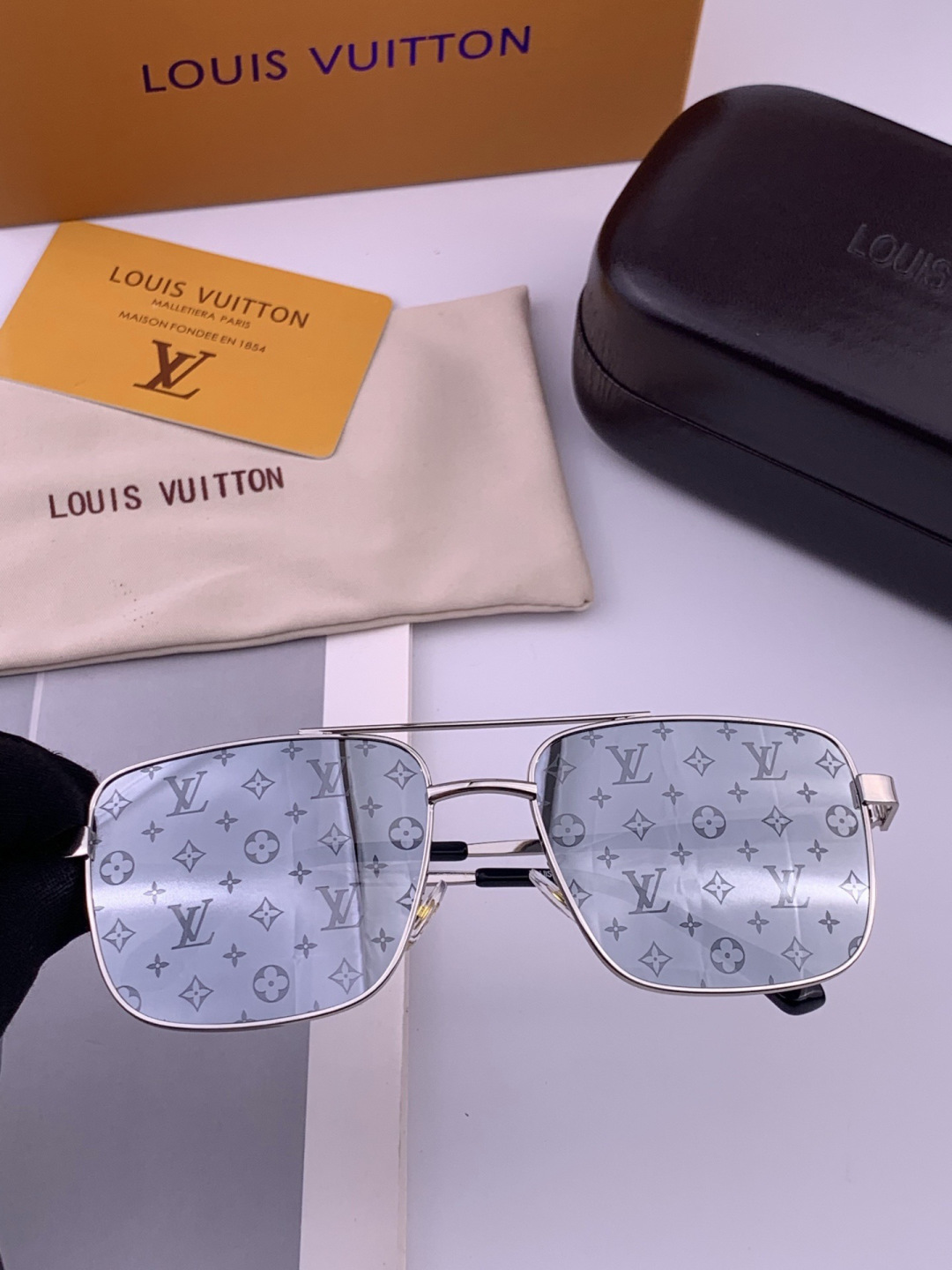 LV🔥高品质男女款”太阳镜🔥 开车钓鱼都可🔥百搭显瘦墨镜韩版男士飞行员大框司机开车防紫外线太阳镜，型号：