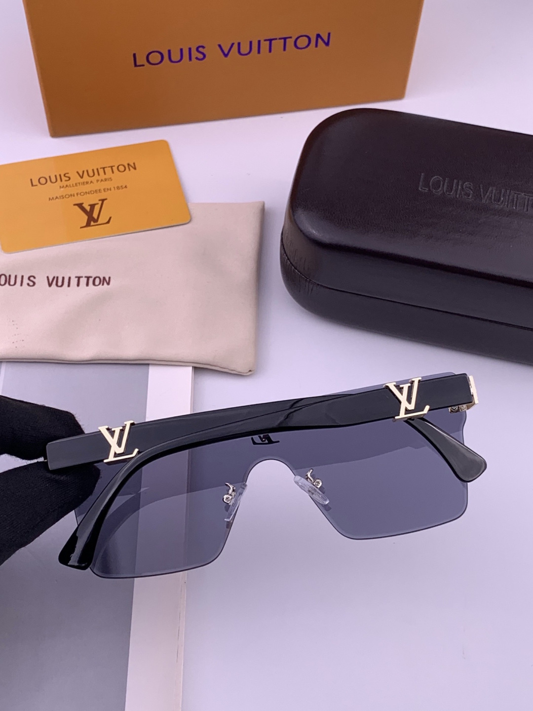 🔺LV🔻早春新款，众多明星同款[色]LV‼️‼️新款大框墨镜 ，🌈🌈宝丽来超清太阳镜🔝🔝型号：L3600