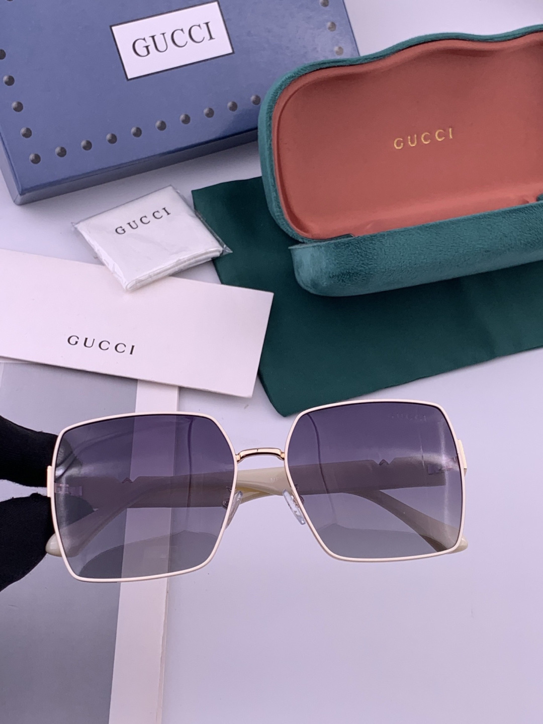 【TR偏光系列】Gucci   经典的大框设计，情侣款不挑脸型，无论搭配大衣还是连衣裙都非常显气质偏光镜