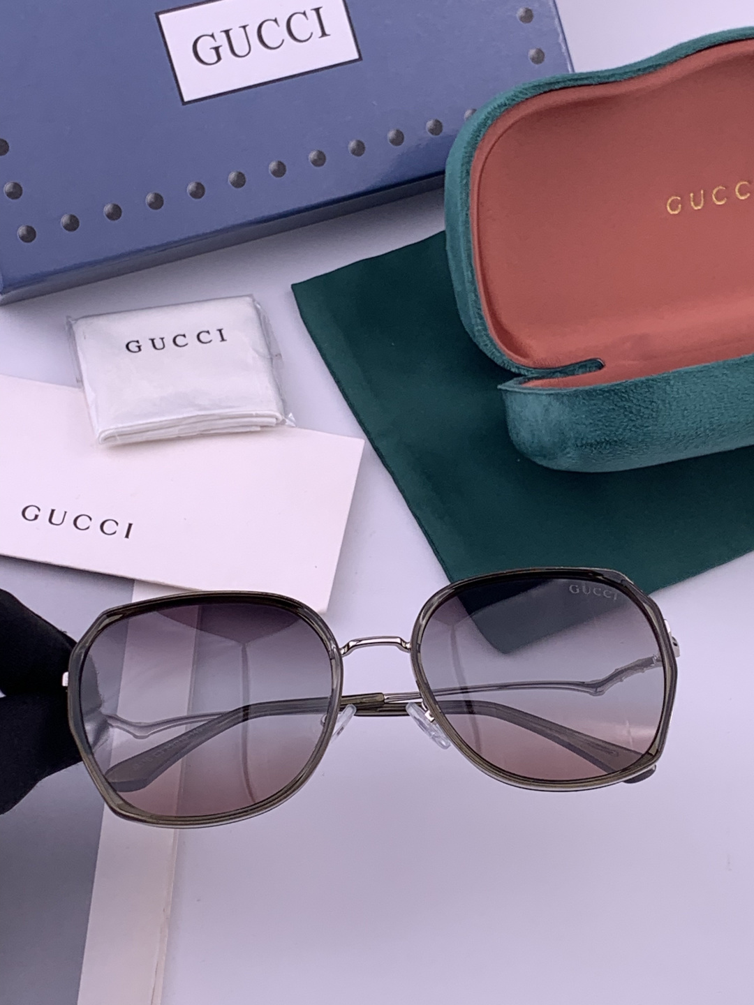 🔺 【GUCCI】开春新款 潮流爆款 时尚方框偏光太阳镜 高品质 佩戴舒适 网红潮款墨镜 女士高清尼龙偏