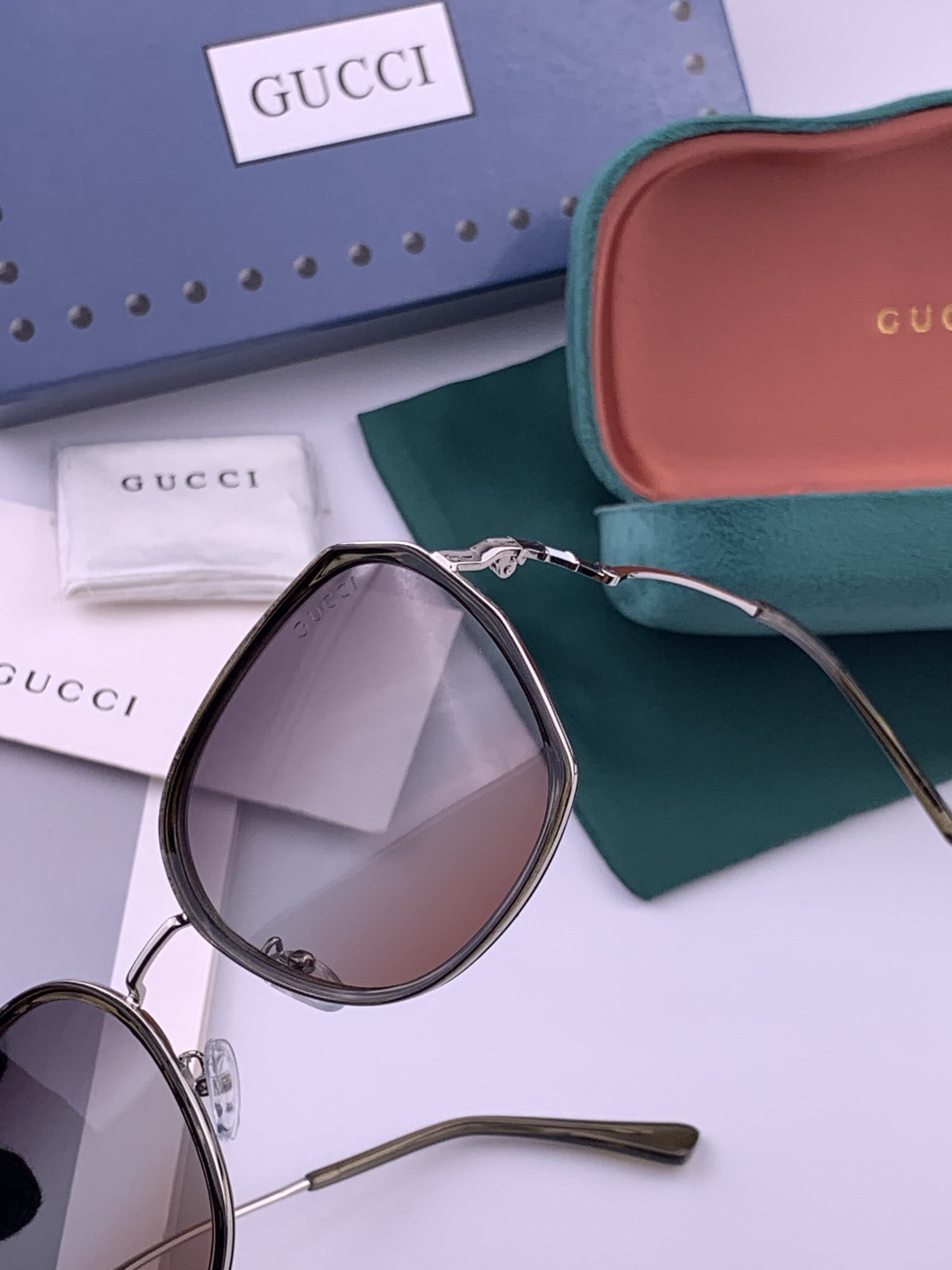 🔺 【GUCCI】开春新款 潮流爆款 时尚方框偏光太阳镜 高品质 佩戴舒适 网红潮款墨镜 女士高清尼龙偏