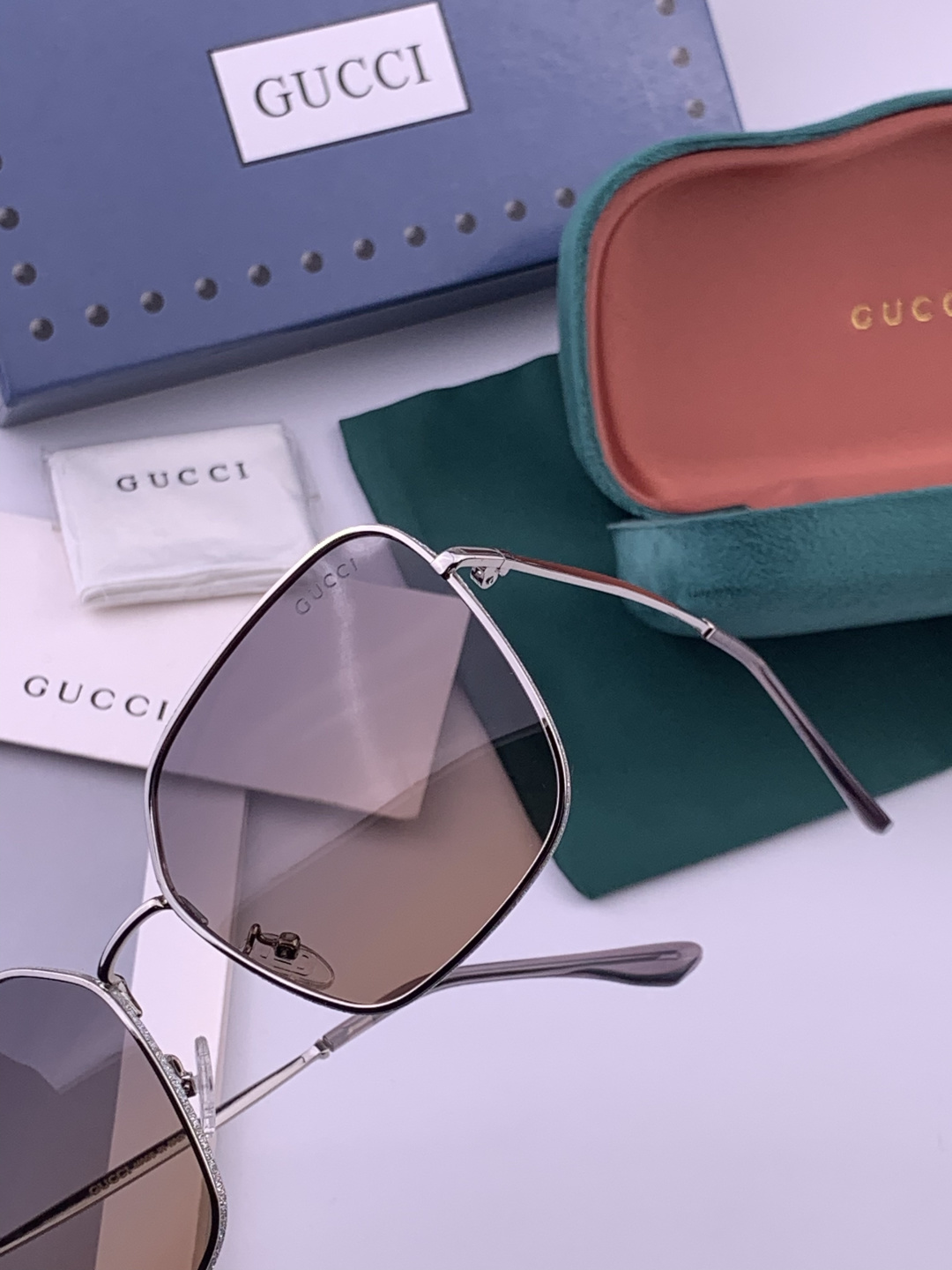 🔺 【GUCCI】开春新款 潮流爆款 时尚方框偏光太阳镜 高品质 佩戴舒适 网红潮款墨镜 女士高清尼龙偏