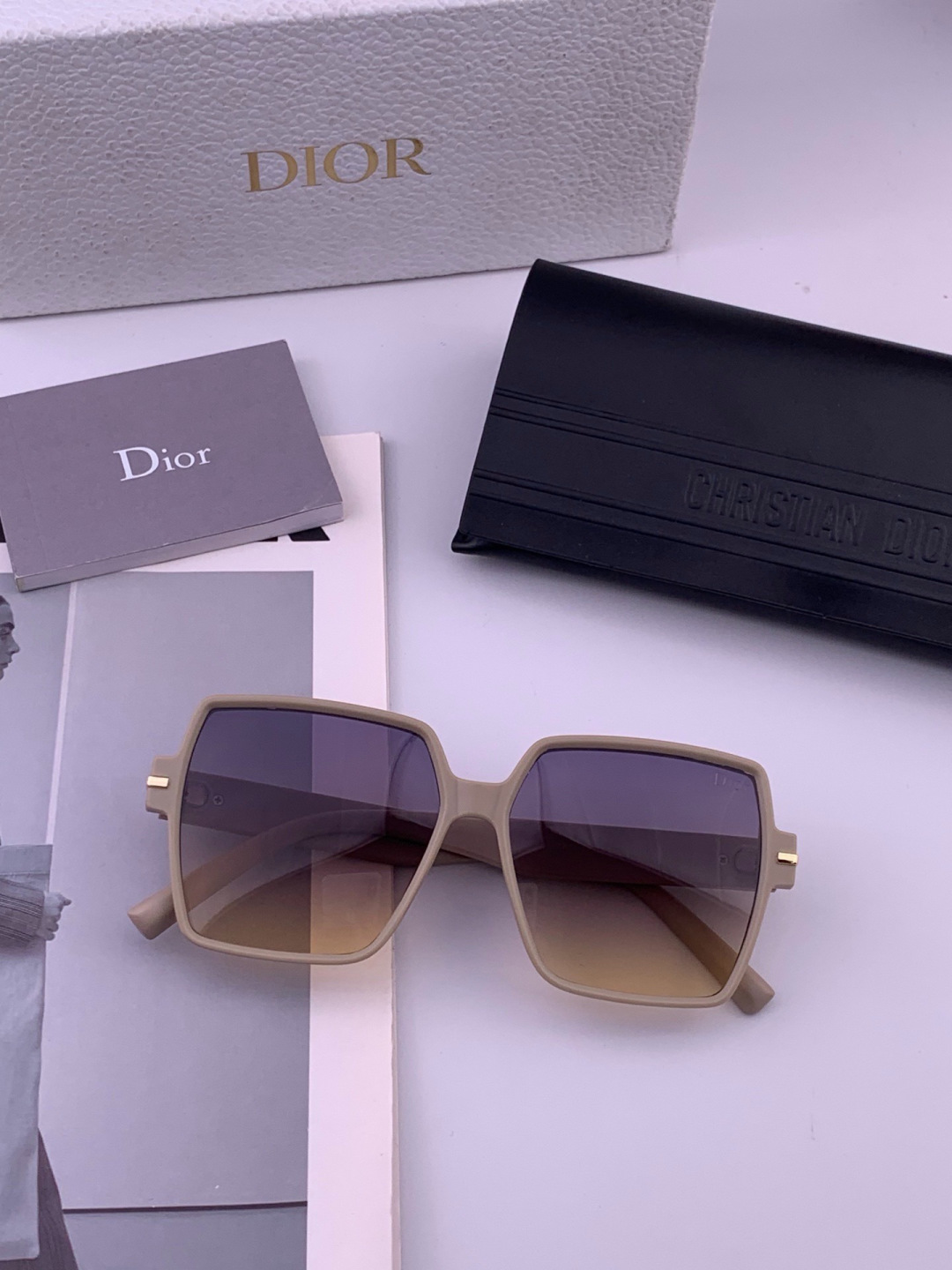 🔺 【DIOR】开春新款 潮流爆款 时尚方框偏光太阳镜 高品质 佩戴舒适 网红潮款墨镜 女士高清加厚偏光