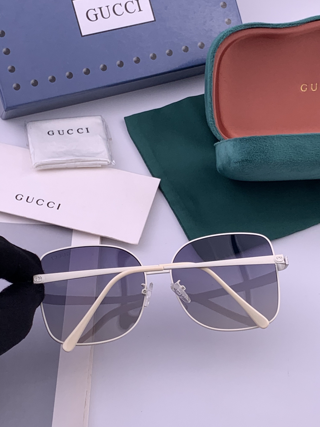 GUCCI 开春新款 最新款方框太阳镜 各路网红纷纷带起气场满分‼️ 俏皮甜美.上脸效果更佳.金属质感超