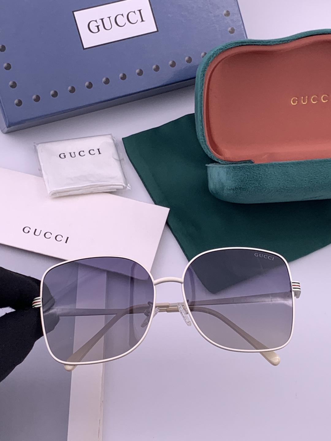 GUCCI 开春新款 最新款方框太阳镜 各路网红纷纷带起气场满分‼️ 俏皮甜美.上脸效果更佳.金属质感超