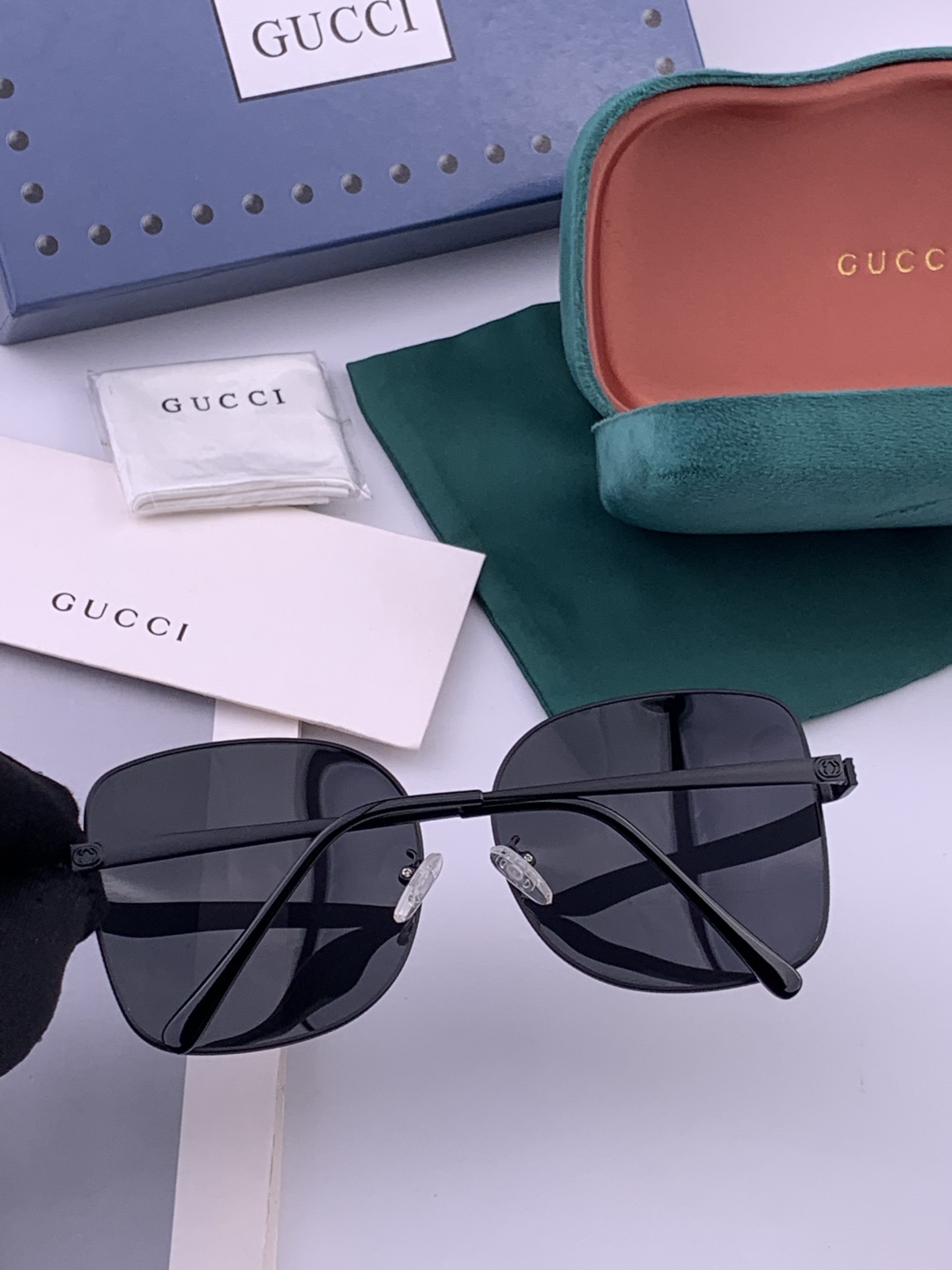 GUCCI 开春新款 最新款方框太阳镜 各路网红纷纷带起气场满分‼️ 俏皮甜美.上脸效果更佳.金属质感超