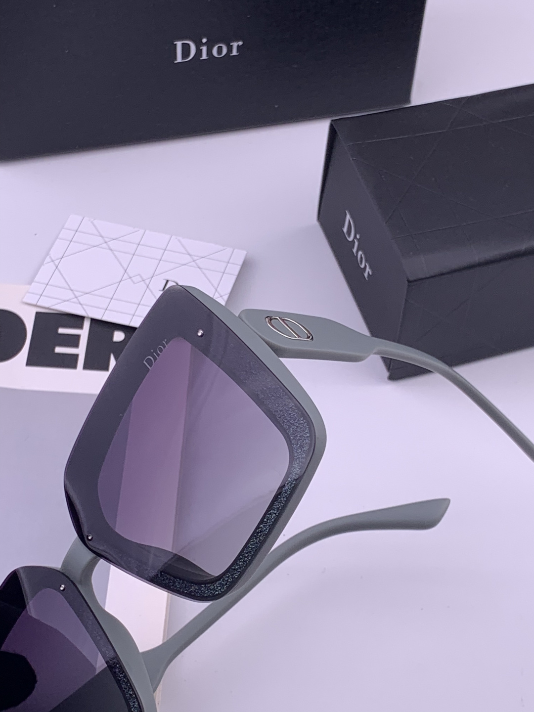 🔺 【DIOR-迪奥】开春新款 潮流爆款 时尚方框偏光太阳镜 高品质 佩戴舒适 网红潮款墨镜 型号：D6