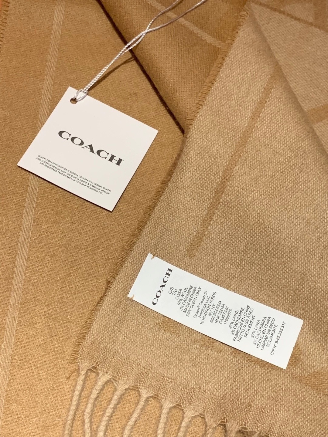 蔻驰 新款到！Coach爆款！披肩也太好看了吧！不仅有颜值还有品质，手感超级软糯和舒服，尺寸195×53