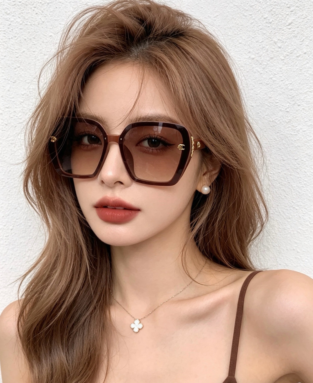 🔺CHANEL🔻官方早春新款，众多明星同款[色]香奈儿‼️‼️新款大框偏光墨镜 ，镜腿LOGO小珍珠🌈🌈