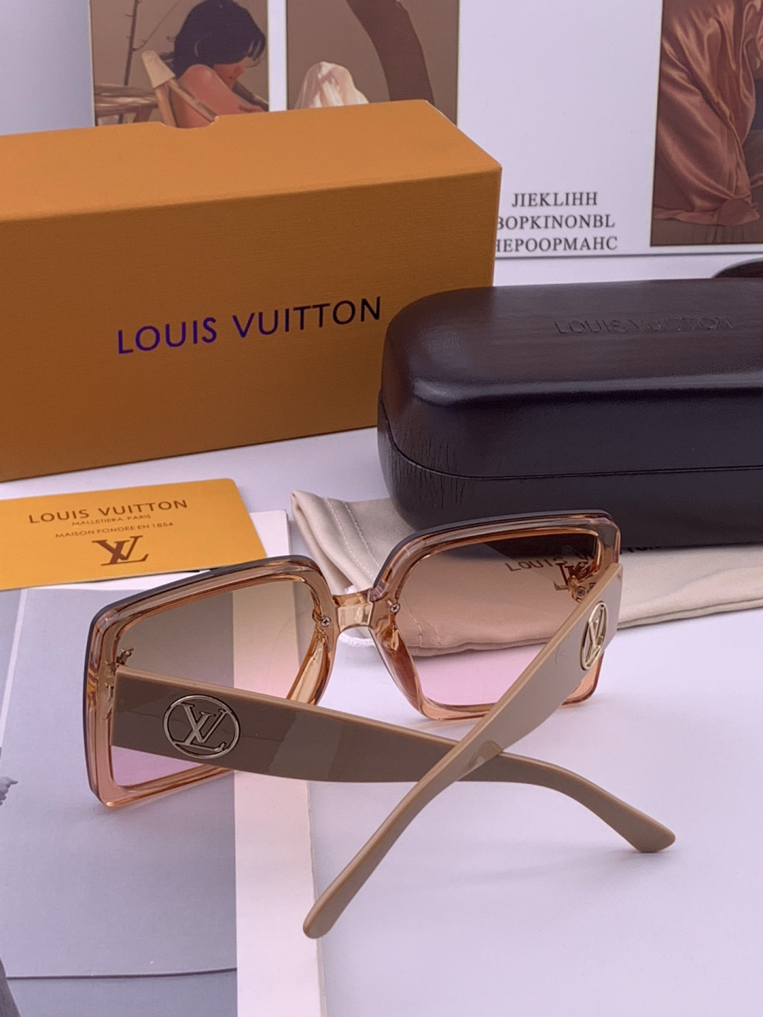 LV 开春新款  潮流爆款 时尚方框太阳镜 高品质 佩戴舒适 网红潮款墨镜 型号 L8270