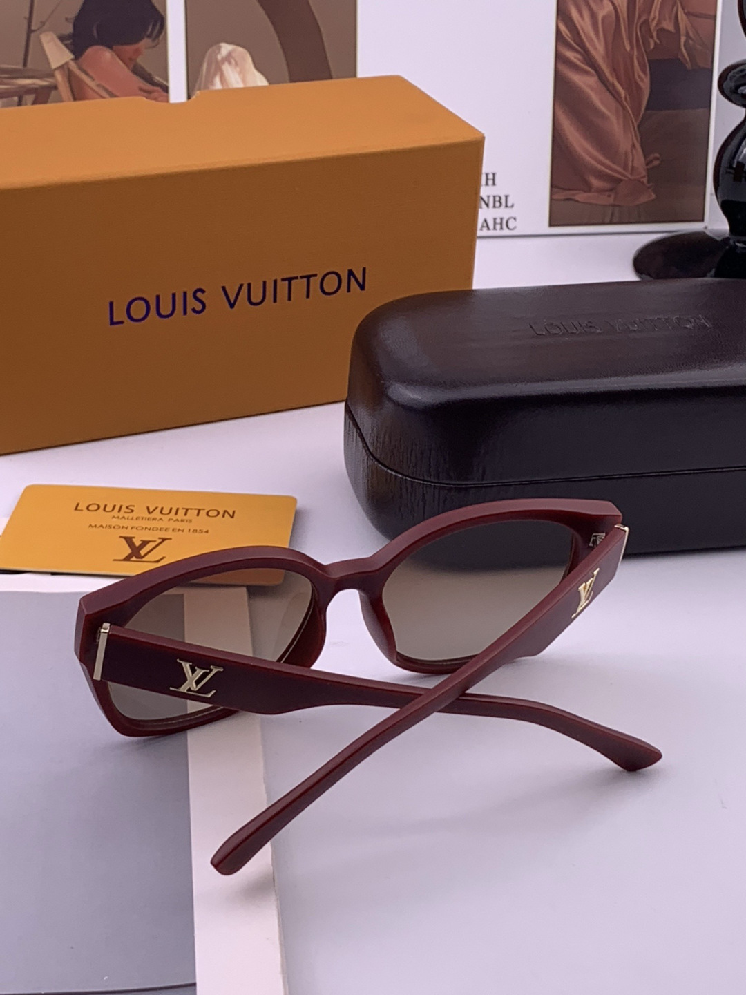 LV 开春新款  潮流爆款 时尚方框太阳镜 高品质 佩戴舒适 网红潮款墨镜 型号 L27001
