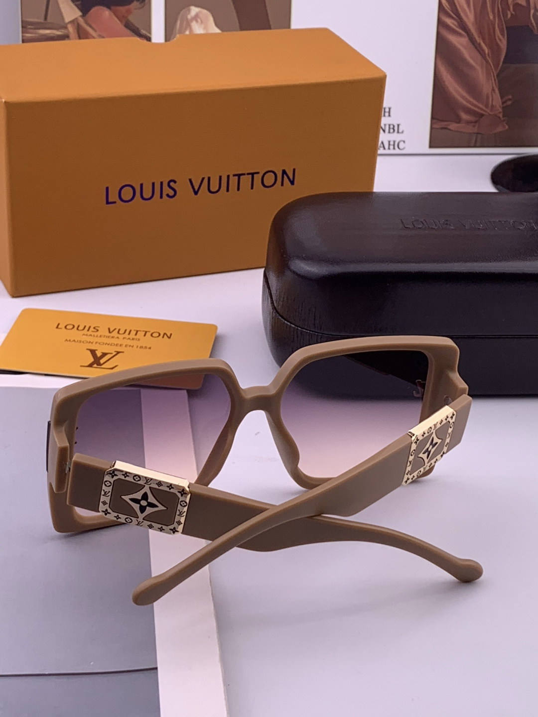 LV 开春新款  潮流爆款 时尚方框太阳镜 高品质 佩戴舒适 网红潮款墨镜 型号 L97003