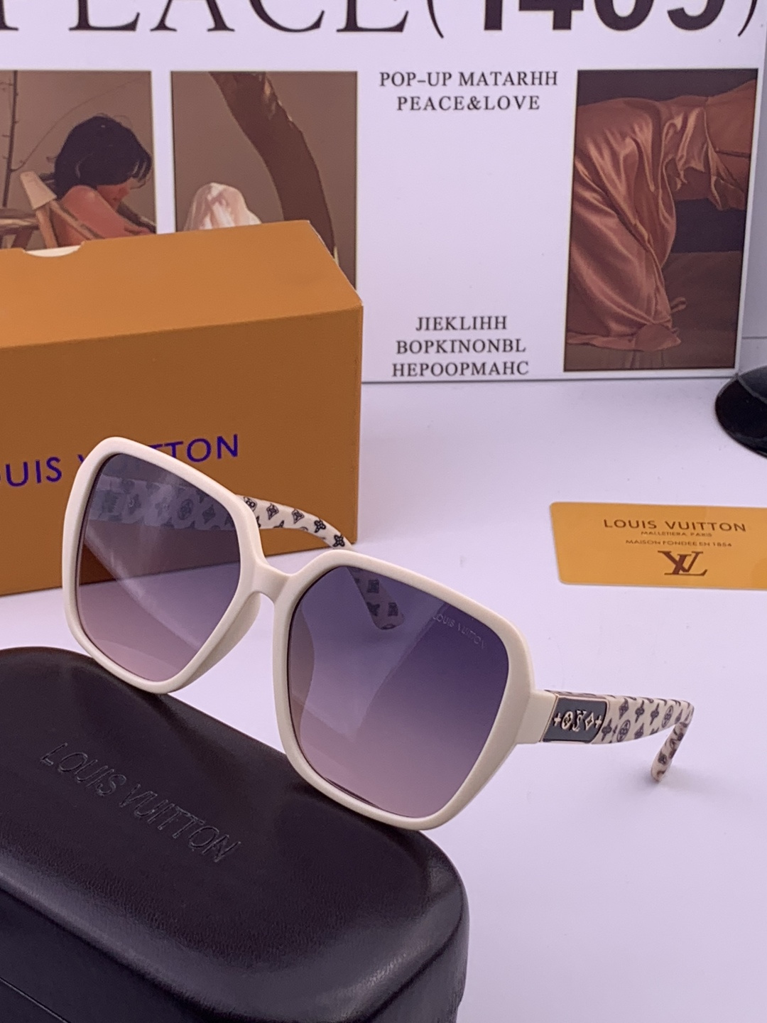 LV 开春新款  潮流爆款 时尚方框太阳镜 高品质 佩戴舒适 网红潮款墨镜 型号L3305
