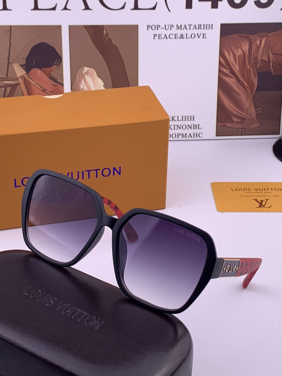 LV 开春新款  潮流爆款 时尚方框太阳镜 高品质 佩戴舒适 网红潮款墨镜 型号L3305