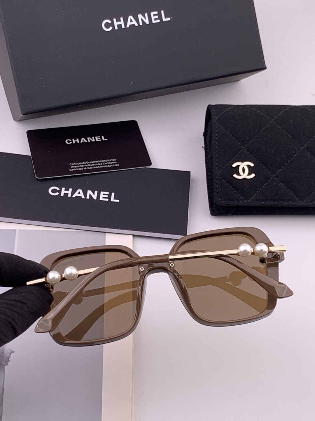 🔺CHANEL🔻官方早春新款，众多明星同款[色]香奈儿‼️‼️新款珍珠大框偏光墨镜 ，🌈🌈宝丽来超清偏光