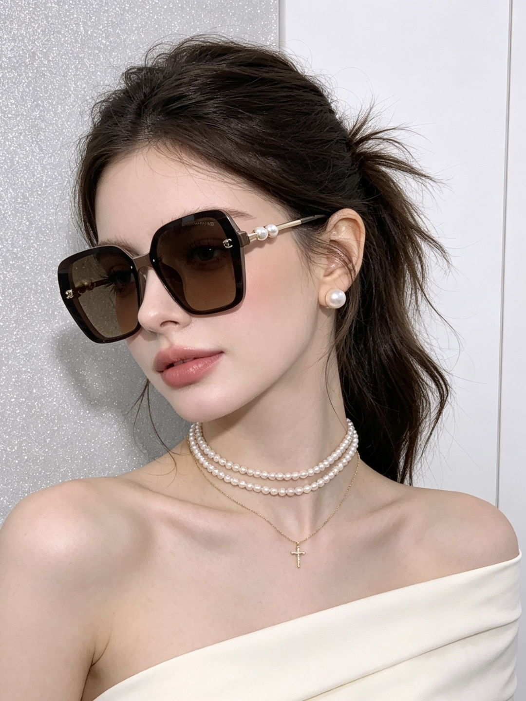 🔺CHANEL🔻官方早春新款，众多明星同款[色]香奈儿‼️‼️新款珍珠大框偏光墨镜 ，🌈🌈宝丽来超清偏光