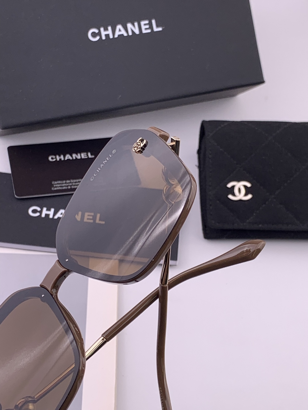 🔺CHANEL🔻官方早春新款，众多明星同款[色]香奈儿‼️‼️新款珍珠大框偏光墨镜 ，🌈🌈宝丽来超清偏光