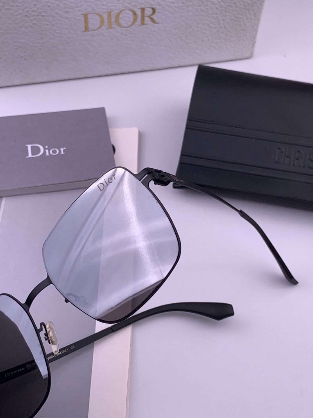 DIOR-迪奥新款男女情侣款太阳iP电镀永不褪色 卖点：超轻超有弹性整幅眼镜无螺丝重要的是压不坏、镜片：