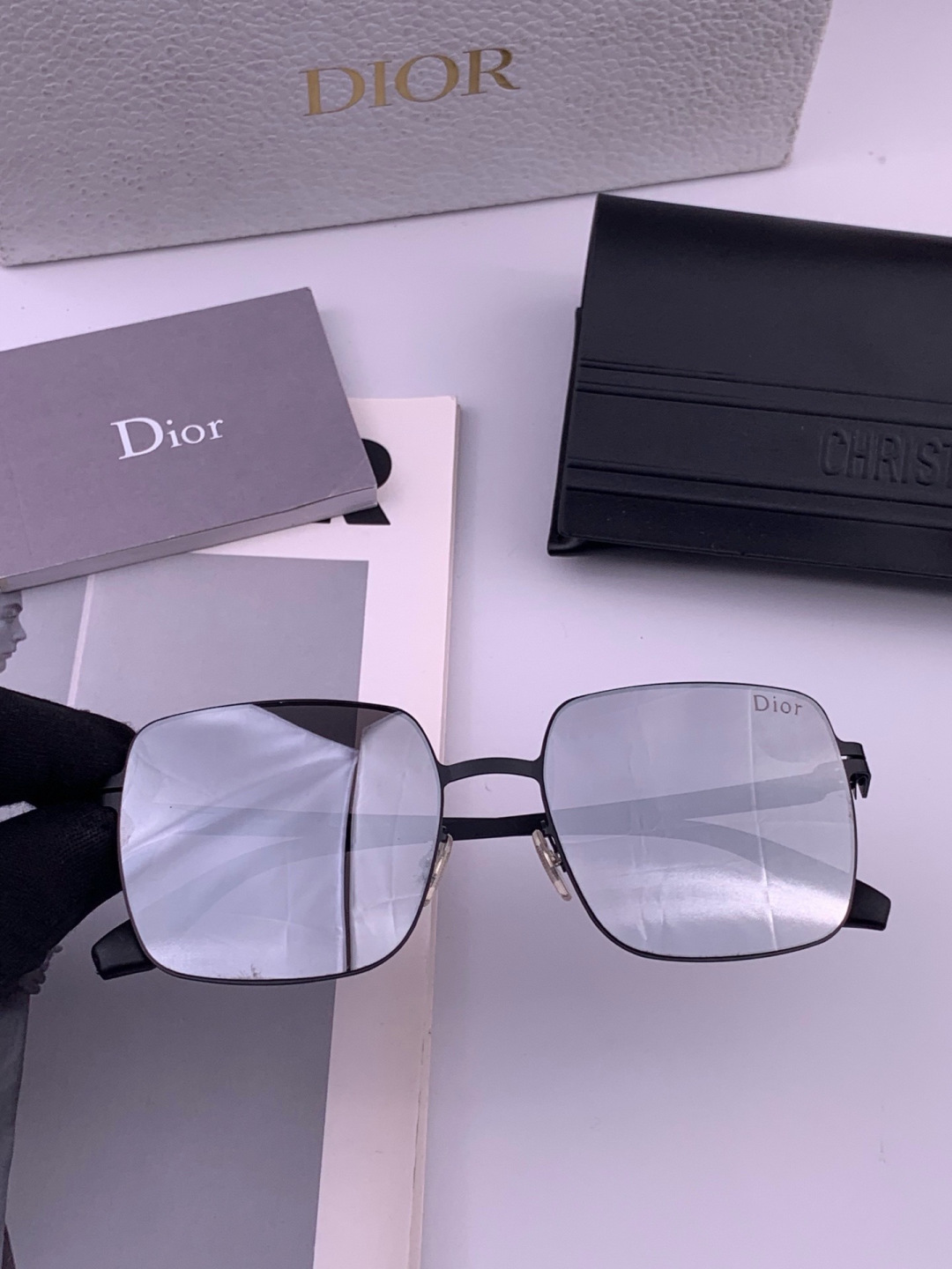 DIOR-迪奥新款男女情侣款太阳iP电镀永不褪色 卖点：超轻超有弹性整幅眼镜无螺丝重要的是压不坏、镜片：