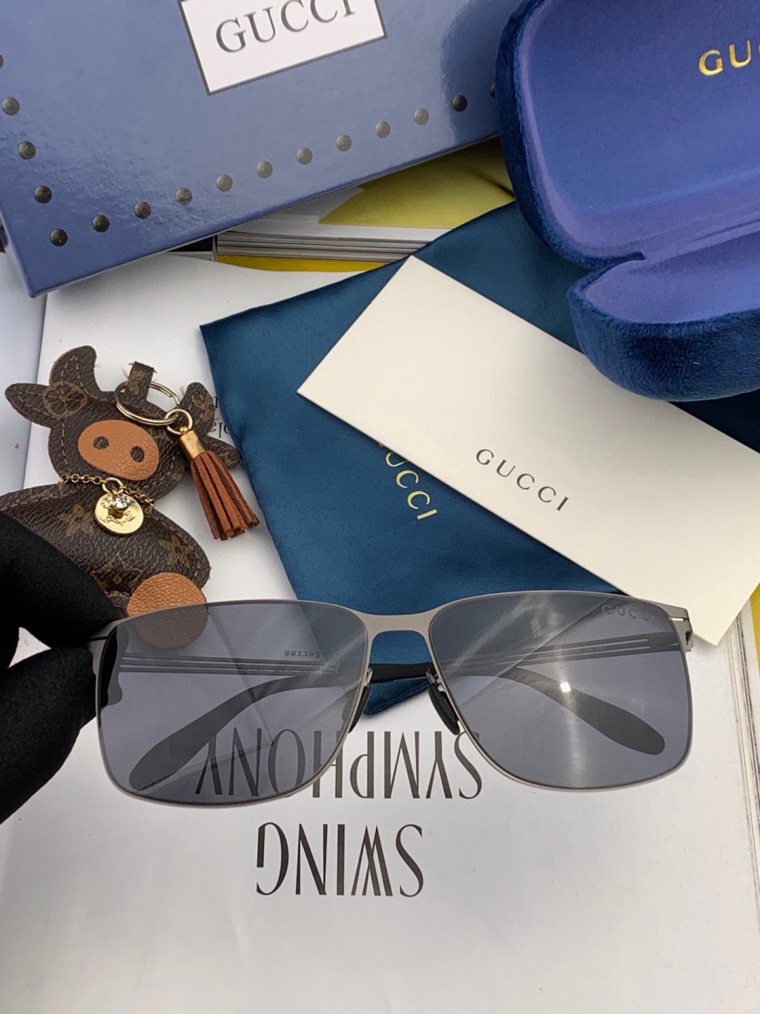 ♦️ GUCCI 新款男女情侣款太阳镜iP电镀永不褪色 超轻超有弹性整幅眼镜无螺丝重要的是压不坏 高清尼