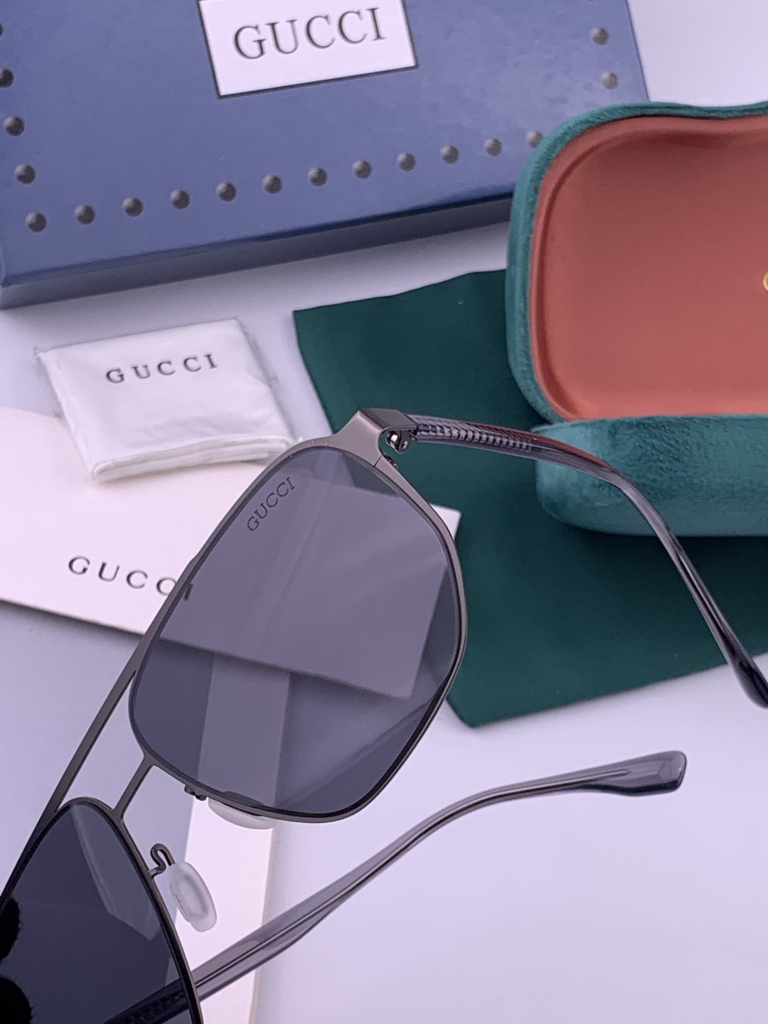 GUCCI 男款炫彩飞行员偏光太阳镜 ❤️材质：高清尼龙加厚卡槽高清偏光镜片 🌹无边框镜架💕颜👍型号：G