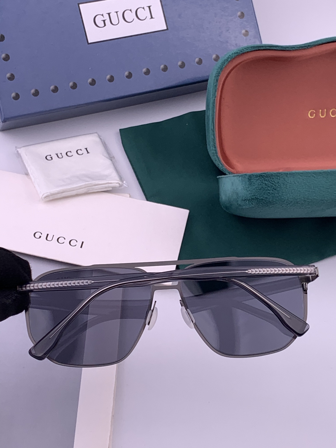 GUCCI 男款炫彩飞行员偏光太阳镜 ❤️材质：高清尼龙加厚卡槽高清偏光镜片 🌹无边框镜架💕颜👍型号：G